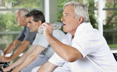 老人如何养生 老人怎么健康喝水 老人喝水养生