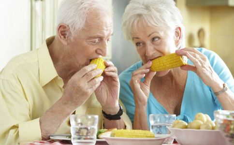 老人夏季食欲不佳 学会3个方法能开胃