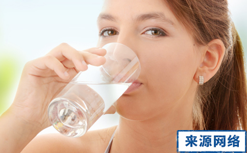 喝水能够美容吗 如何喝水才能美容 喝水美容的方法