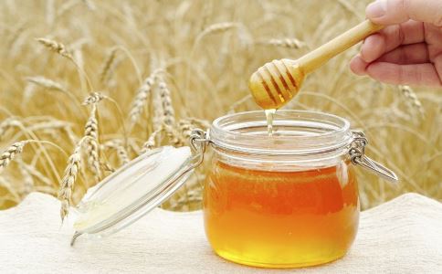 蜂蜜水怎么喝 喝蜂蜜水最佳时间与搭配