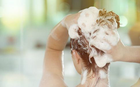经期洗头会致癌吗 经期洗头致癌 经期可以洗头吗