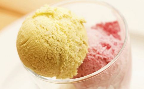 吃冰激凌 夏季哪些人不宜吃冰激凌 夏季吃冰激凌的注意