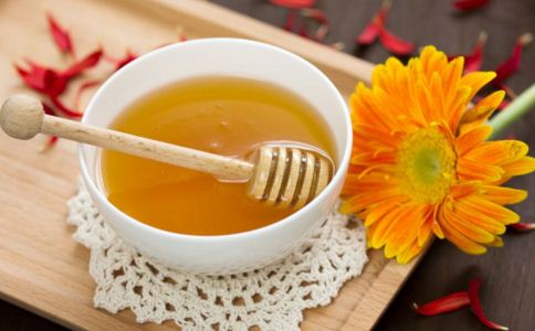 吃蜂蜜的注意 吃蜂蜜有哪些禁忌 吃蜂蜜好吗