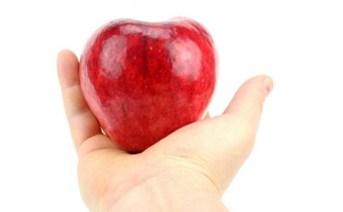 苹果皮会致癌吗 苹果皮可以吃吗 吃苹果的注意