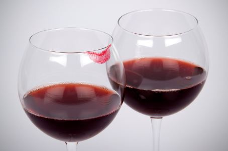 女性喝红酒的好处 喝红酒有哪些好处 红酒的功效