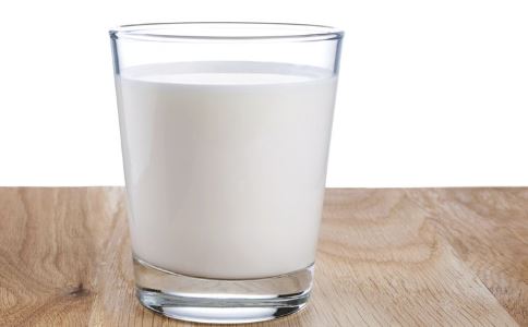牛奶怎么喝 牛奶怎么喝最有营养 牛奶的喝法