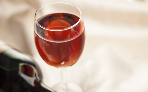 冬季喝葡萄酒好吗 冬季喝葡萄酒注意什么 喝葡萄酒的好处
