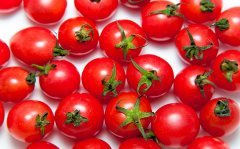 夏季防晒食物有哪些 夏季吃什么防晒 多吃番茄能防晒吗