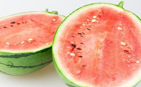 夏天吃西瓜要注意什么 哪些人不适宜吃西瓜 什么人不能吃西瓜