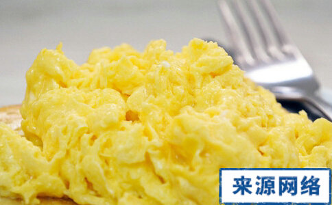 牛奶炒鸡蛋的作用 牛奶炒鸡蛋的功效 牛奶炒鸡蛋有什么作用