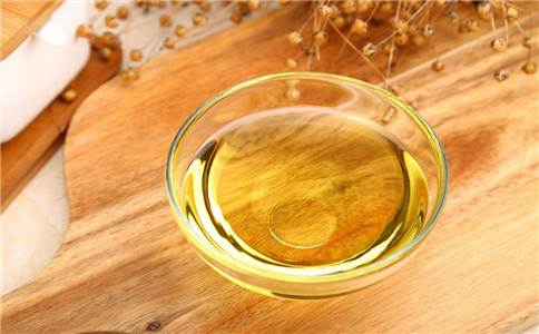 喝亚麻籽油的好处 吃亚麻籽油注意事项 喝亚麻籽油有什么好处