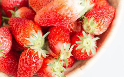 草莓个大空心是打了激素吗 激素草莓的危害 大草莓是激素吗 