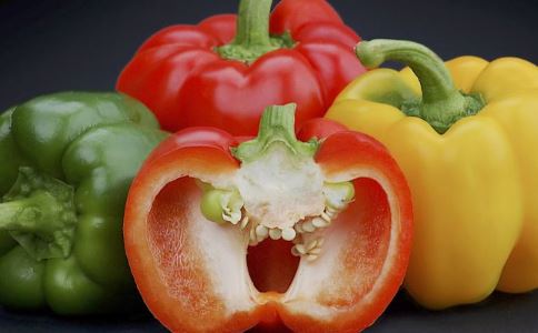 什么是柿子椒 柿子椒的营养价值 柿子椒的食疗功效 柿子椒