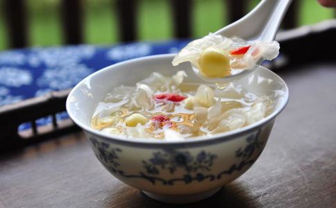 银耳鸽蛋汤怎么做 最有食欲的食物 银耳鸽蛋汤的做法 滋补养颜汤