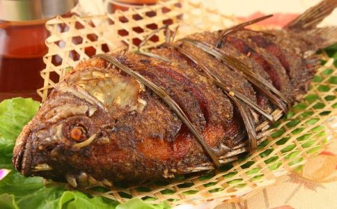 草鱼 草鱼的营养 草鱼的功效 草鱼做法大全 水煮活鱼