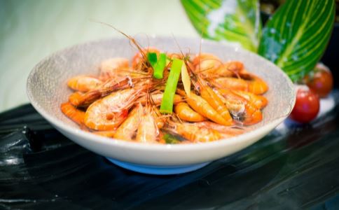 挑虾线 怎么挑虾线 烹饪技巧 煮饭窍门