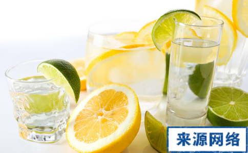 柠檬水的好处 柠檬水的功效 柠檬水有什么作用