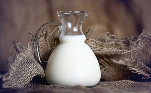 牛奶什么时候喝最好 早上喝牛奶好吗 晚上喝牛奶好吗