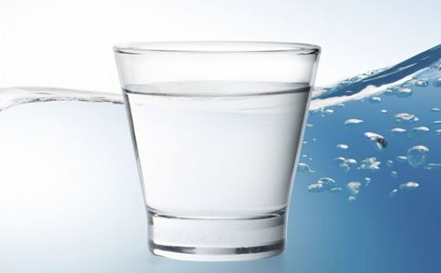 早上起床不能喝的水 早晨不能喝哪些水 早上能喝盐开水吗