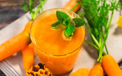 胡萝卜汁的功效 胡萝卜汁功效 胡萝卜汁祛斑有效吗