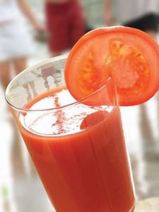 怎么消除黑斑 黑木耳红枣汤能祛斑吗 西红柿汁的功效