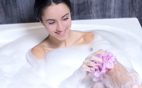 女人洗澡 女性健康 女人洗澡方式 皮肤瘙痒 热水澡