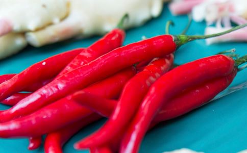吃辣椒有什么功效 如何吃辣椒 哪些人不能吃辣椒