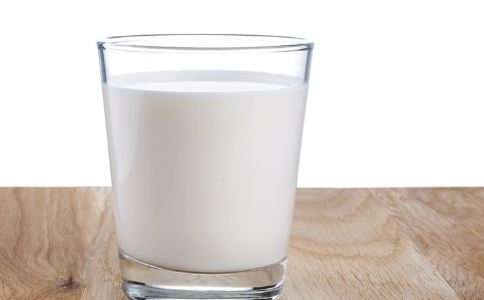 喝牛奶要注意什么 哪些人不能喝牛奶 牛奶怎么喝好