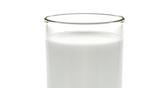 喝牛奶要注意什么 哪些人不能喝牛奶 牛奶怎么喝好