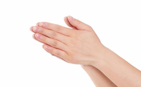 指甲健康 指甲的纹理 指甲的颜色 指甲的软硬