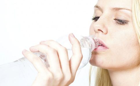 为什么会经常感到口渴 口渴的原因有哪些 中医如何治疗口渴