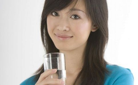喝水的好处 喝水可以治疗什么疾病 怎么喝水最健康