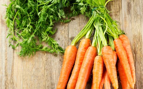 吃胡萝卜的好处 吃胡萝卜能长寿吗 吃胡萝卜的注意