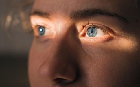 近视眼食谱 怎样治疗近视眼 治疗近视眼