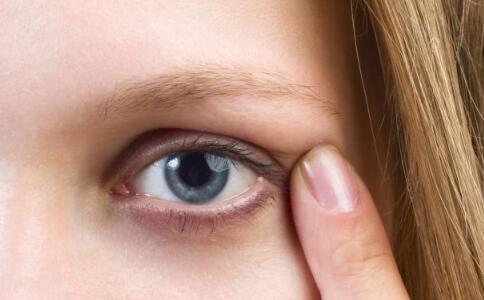 干眼症吃什么好 自测干眼症方法 干眼症症状