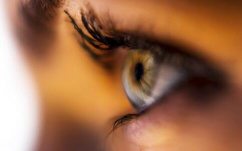 红眼病有哪些症状 红眼病如何检查 红眼病的症状有哪些