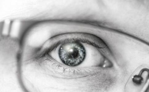 眼部受伤有哪些症状 眼部受伤如何处理 眼部受伤会带来哪些影响